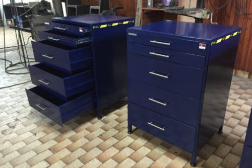 metalni orman sa fiokama