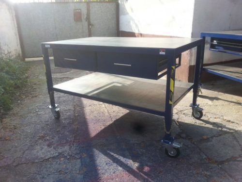 metalni sto sa fiokama