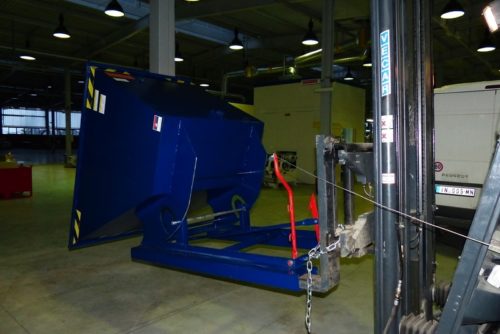 nagibni kontejner istovar robe