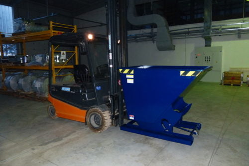 nagibni kontejer sa viljuskarom