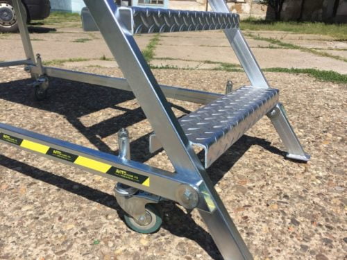 Radne merdevine sa automatski blokiranjem